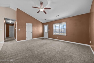156 Rosemary Ave in Hubert, NC - Building Photo - Building Photo