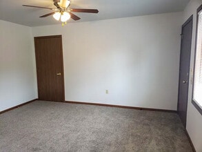 687 Wood Violet Ln in Sun Prairie, WI - Building Photo - Building Photo