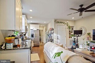 316 Salaignac St in Philadelphia, PA - Building Photo