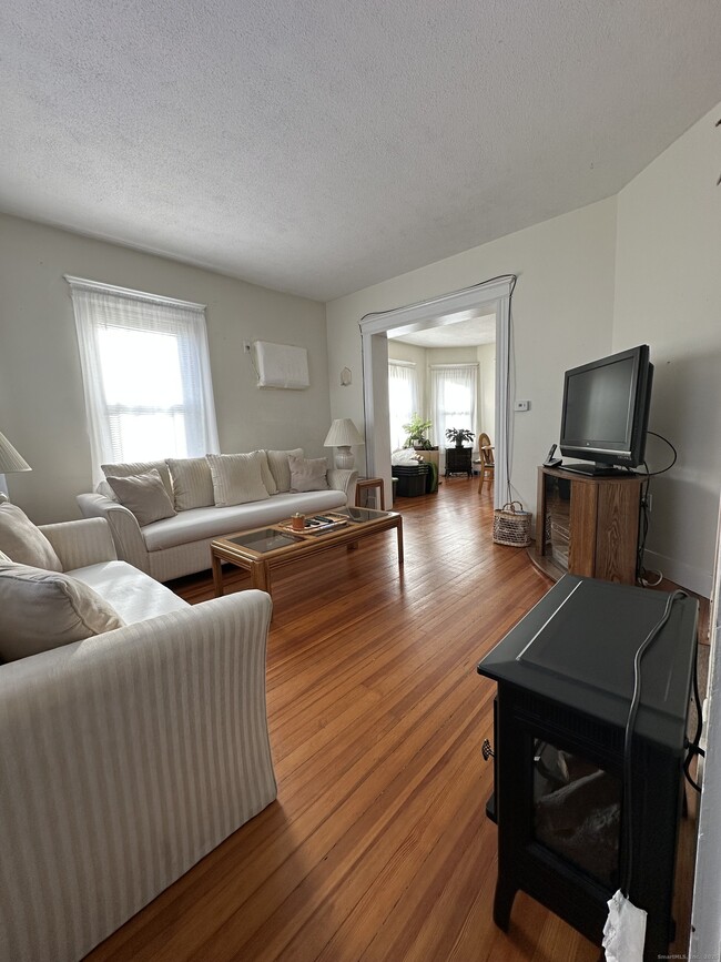 220 Elliott Ave in Waterbury, CT - Building Photo - Building Photo