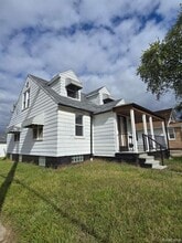 11005 Dodge Ave in Warren, MI - Building Photo - Building Photo