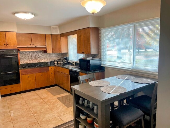 543 S 7th St in West Dundee, IL - Building Photo - Building Photo