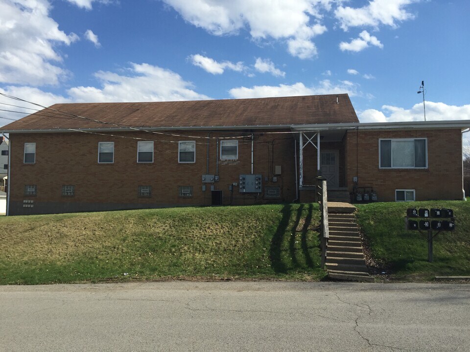 2001 Davidson St in Aliquippa, PA - Building Photo