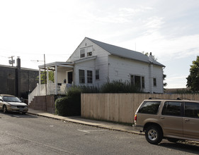 11-15 Perry St in Port Jefferson, NY - Building Photo - Building Photo