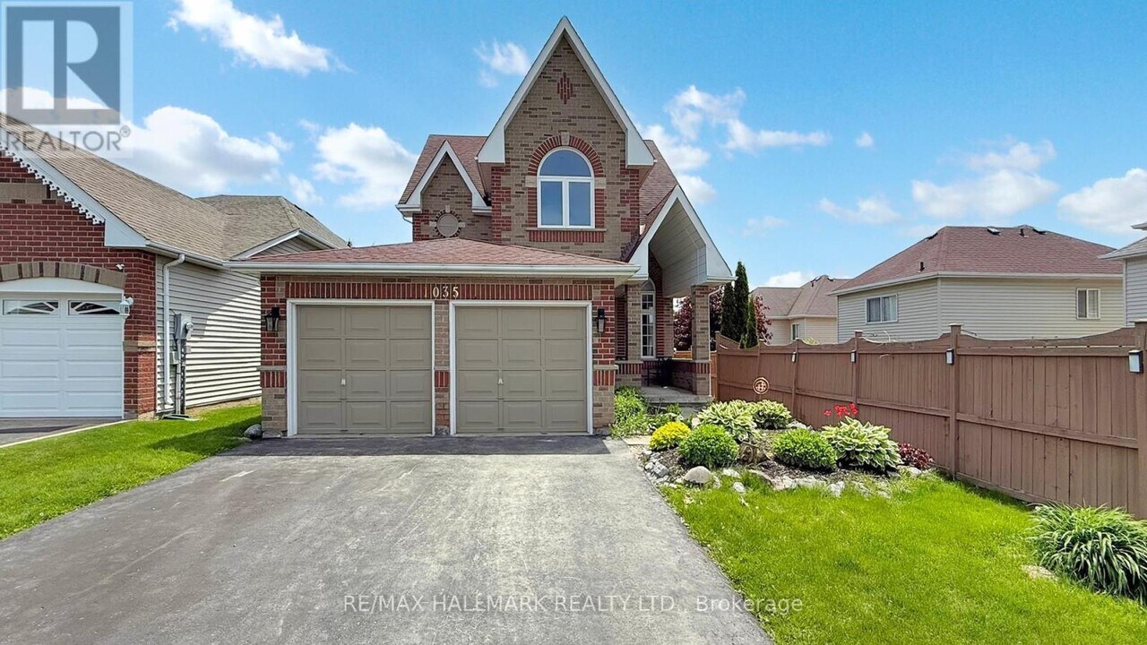 1035 Beatrice St E in Oshawa, ON - Building Photo