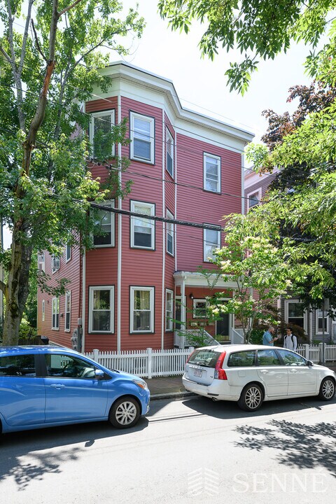 39 Magnolia Ave, Unit 39 Magnolia in Cambridge, MA - Building Photo