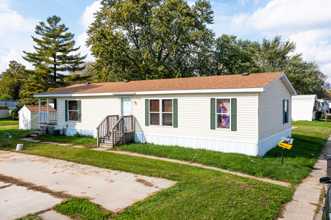 Willow Green Mobile Homes in Monroe, MI - Building Photo - Building Photo