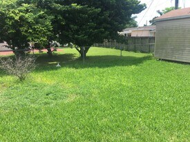 20421 SW 104th Ct, Unit EFFICENSE in Cutler Bay, FL - Building Photo