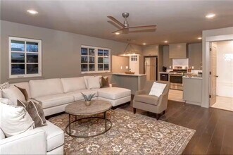 303 NW F St in Bentonville, AR - Building Photo - Building Photo