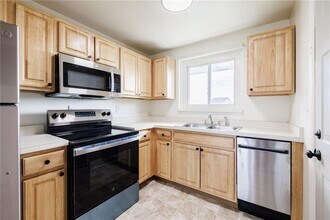 5095 Emerson Rd in Canandaigua, NY - Foto de edificio - Building Photo