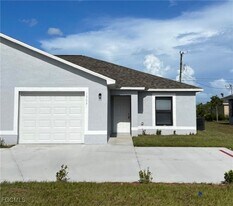 1309 SE 8th Pl in Cape Coral, FL - Building Photo