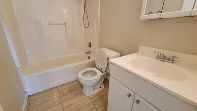 261 Scottsdale Sq, Unit 261 in Winter Park, FL - Foto de edificio - Building Photo