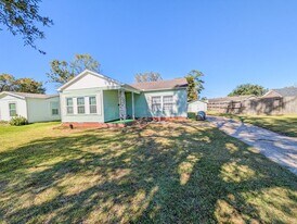 3230 Maplewood Ln in Beaumont, TX - Building Photo