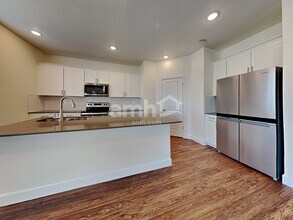 259 N Dry Crk Rd in Saratoga Springs, UT - Foto de edificio - Building Photo