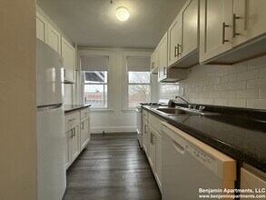 1622 Commonwealth Ave, Unit 6 in Boston, MA - Foto de edificio - Building Photo