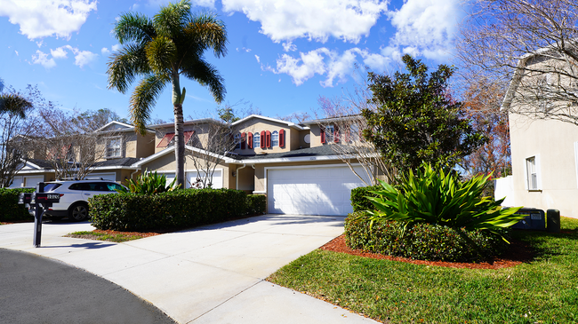 1040 Creek Park Ct in Dunedin, FL - Foto de edificio - Building Photo