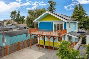 4824 Willow Dr in Blaine, WA - Building Photo