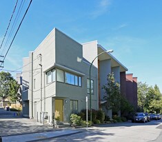 3451-3467 Porter St in Vancouver, BC - Building Photo