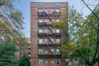 814 E 9th St in Brooklyn, NY - Foto de edificio - Building Photo