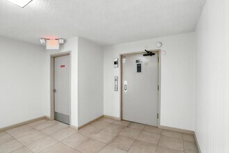 1171 Compass Ln in Foster City, CA - Foto de edificio - Building Photo