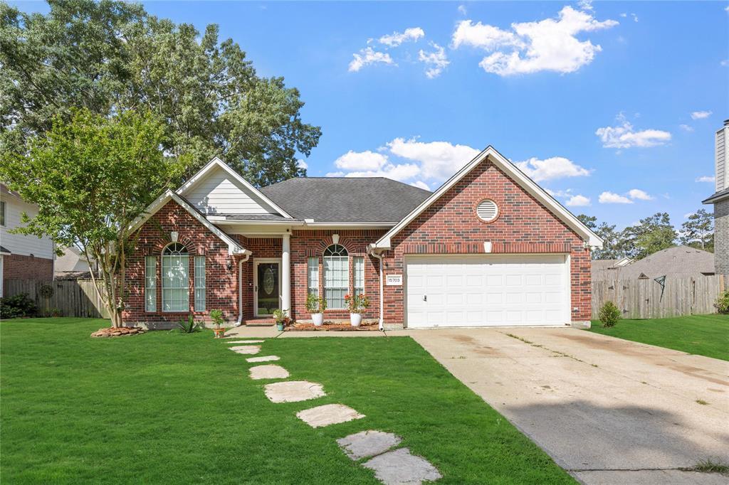 15703 W Astern Dr in Crosby, TX - Building Photo