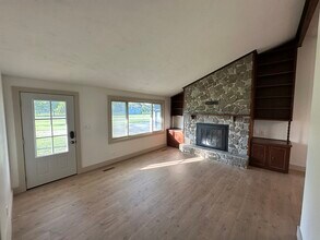 2511 W Main St in Chanute, KS - Foto de edificio - Building Photo