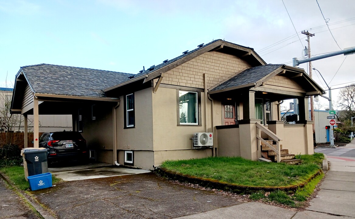 403 NW Kings Blvd in Corvallis, OR - Building Photo