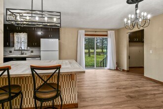 2744 W Sylvia Ct in Springfield, MO - Building Photo - Building Photo