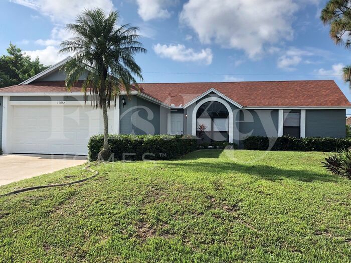 1026 SW Coleman Ave in Port St. Lucie, FL - Foto de edificio