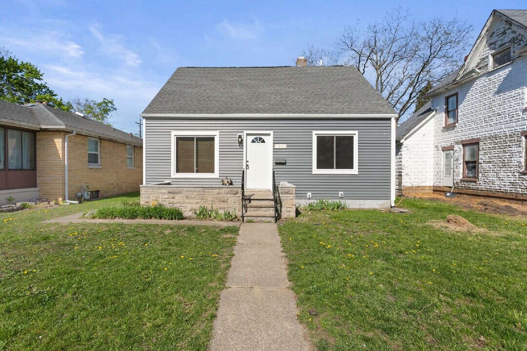 1005 N Adams St in South Bend, IN - Building Photo