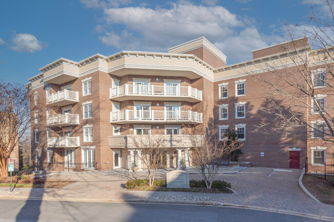 The Residences at Memorial Overlook in Arlington, VA - Building Photo - Building Photo