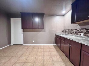 3130 S Llewellyn Ave in Dallas, TX - Building Photo - Building Photo