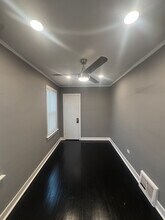 227 W 112th Pl in Chicago, IL - Foto de edificio - Building Photo
