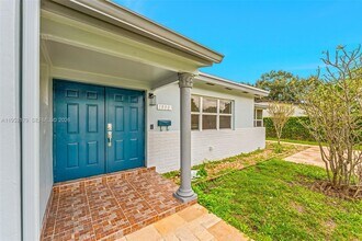 1930 NW 184th St in Miami Gardens, FL - Building Photo - Building Photo