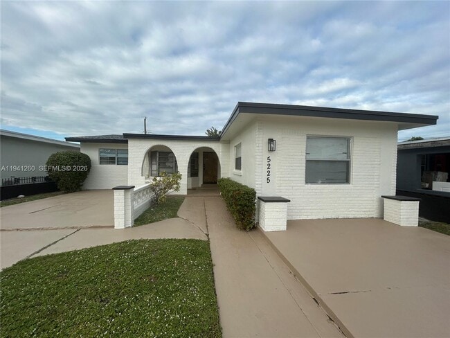 5225 Mayo St in Hollywood, FL - Building Photo - Building Photo