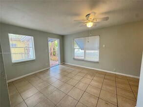 3810 SW 55th Ave in Davie, FL - Building Photo - Building Photo