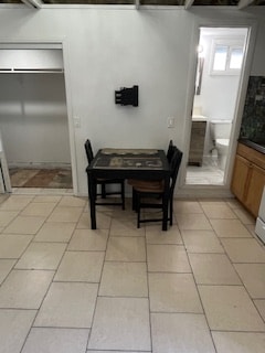 property at 2102 W Huntington Ave