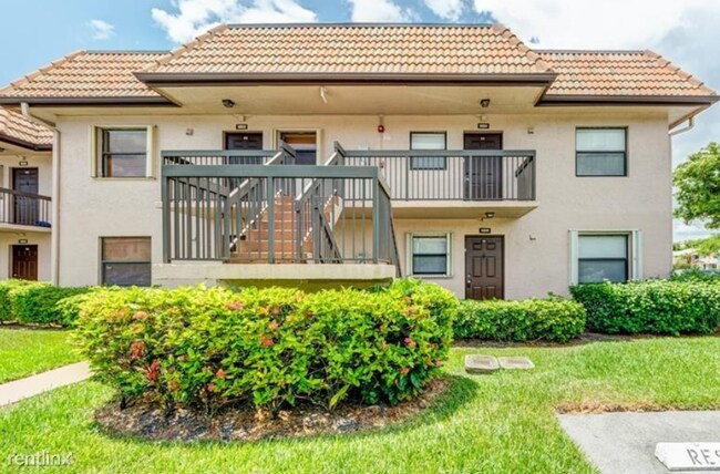 10401 NW 11th St in Pembroke Pines, FL - Building Photo - Building Photo