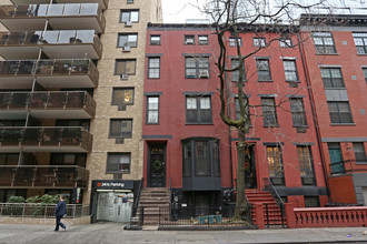 18 W 16th St in New York, NY - Building Photo - Building Photo