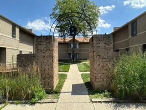 225 Briarcrest Dr in Ann Arbor, MI - Building Photo - Building Photo