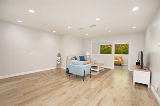 967 Oriole Dr in Laguna Beach, CA - Building Photo - Building Photo