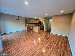 725 Dell Ct in Southampton, PA - Building Photo - Building Photo
