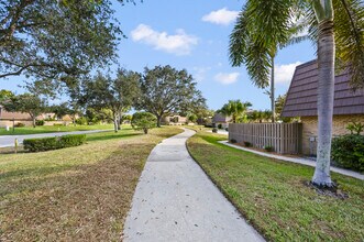 419 4th Ct in Palm Beach Gardens, FL - Building Photo - Building Photo