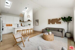 11838 Juniette St in Los Angeles, CA - Building Photo