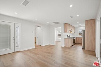 1561 E Elizabeth St in Pasadena, CA - Building Photo - Building Photo