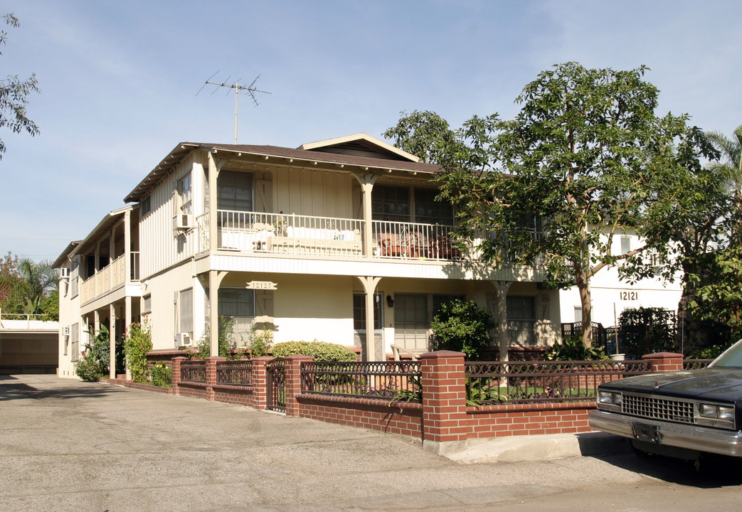 12127 La Maida St in North Hollywood, CA - Building Photo