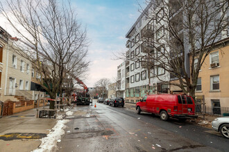 137 Bayard St in Brooklyn, NY - Building Photo - Building Photo