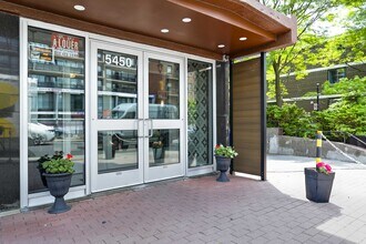5450 Queen-Mary in Montréal, QC - Building Photo - Building Photo
