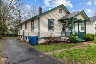 341 St Louis Ave in Ferguson, MO - Building Photo - Building Photo