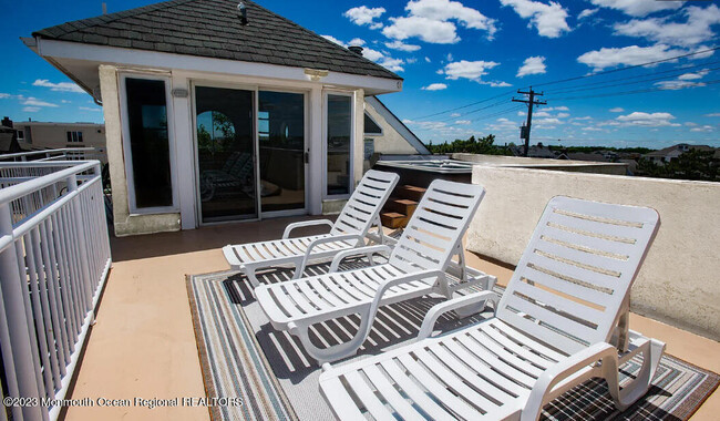 1322 Ocean Ave in Point Pleasant Beach, NJ - Foto de edificio - Building Photo